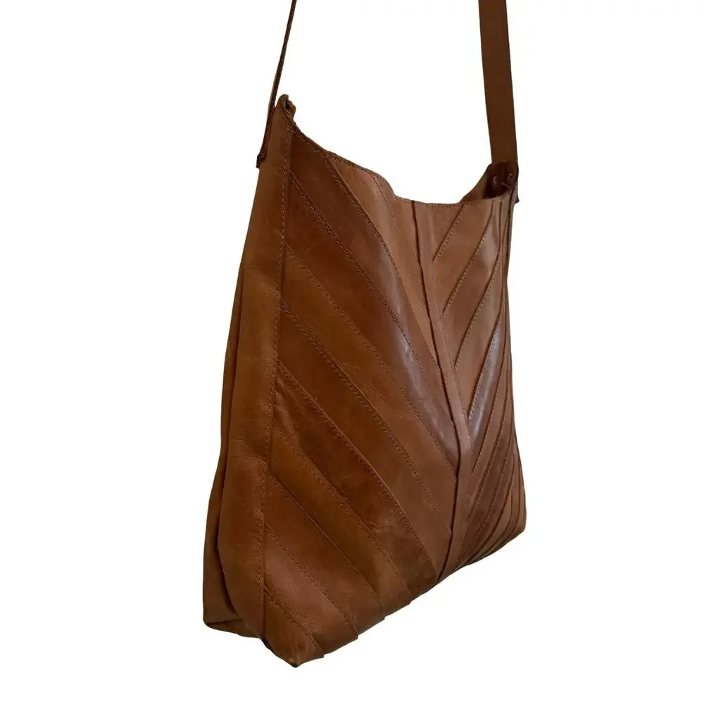 Raven + Lily ‘Joanna’s Favorite Crossbody’ - Picture 4 of 9